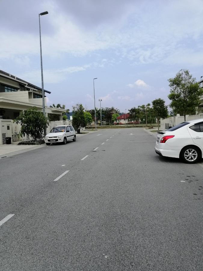 A&D Home-stay @Kota Warisan, Sepang  Bagian luar foto