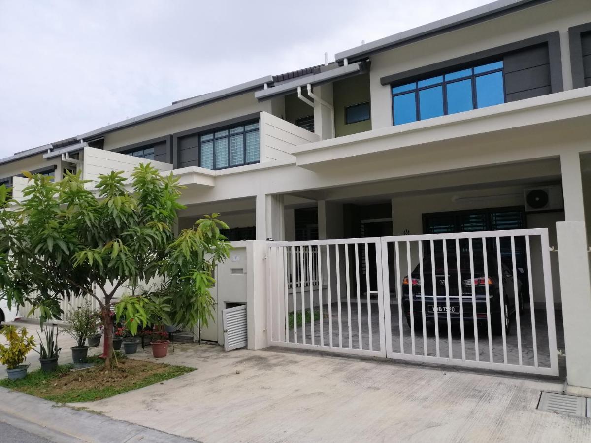 A&D Home-stay @Kota Warisan, Sepang  Bagian luar foto