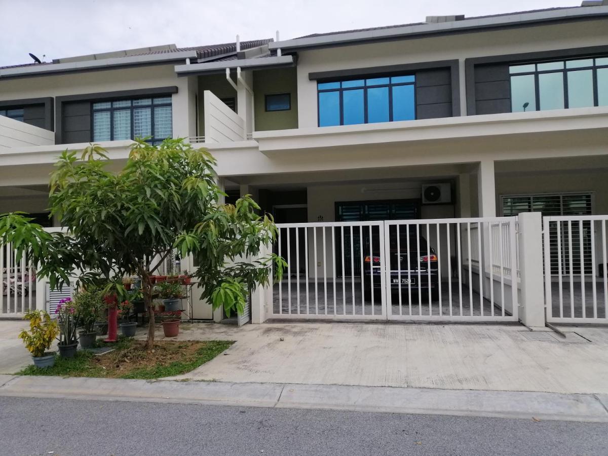 A&D Home-stay @Kota Warisan, Sepang  Bagian luar foto